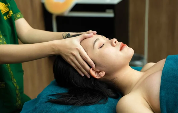 massage-tri-lieu-vung-dau-mat
